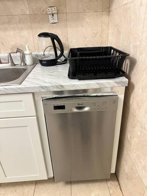Appartement Cozy 3 Bedroom Suite, 15 Min To Nyc × Sq *